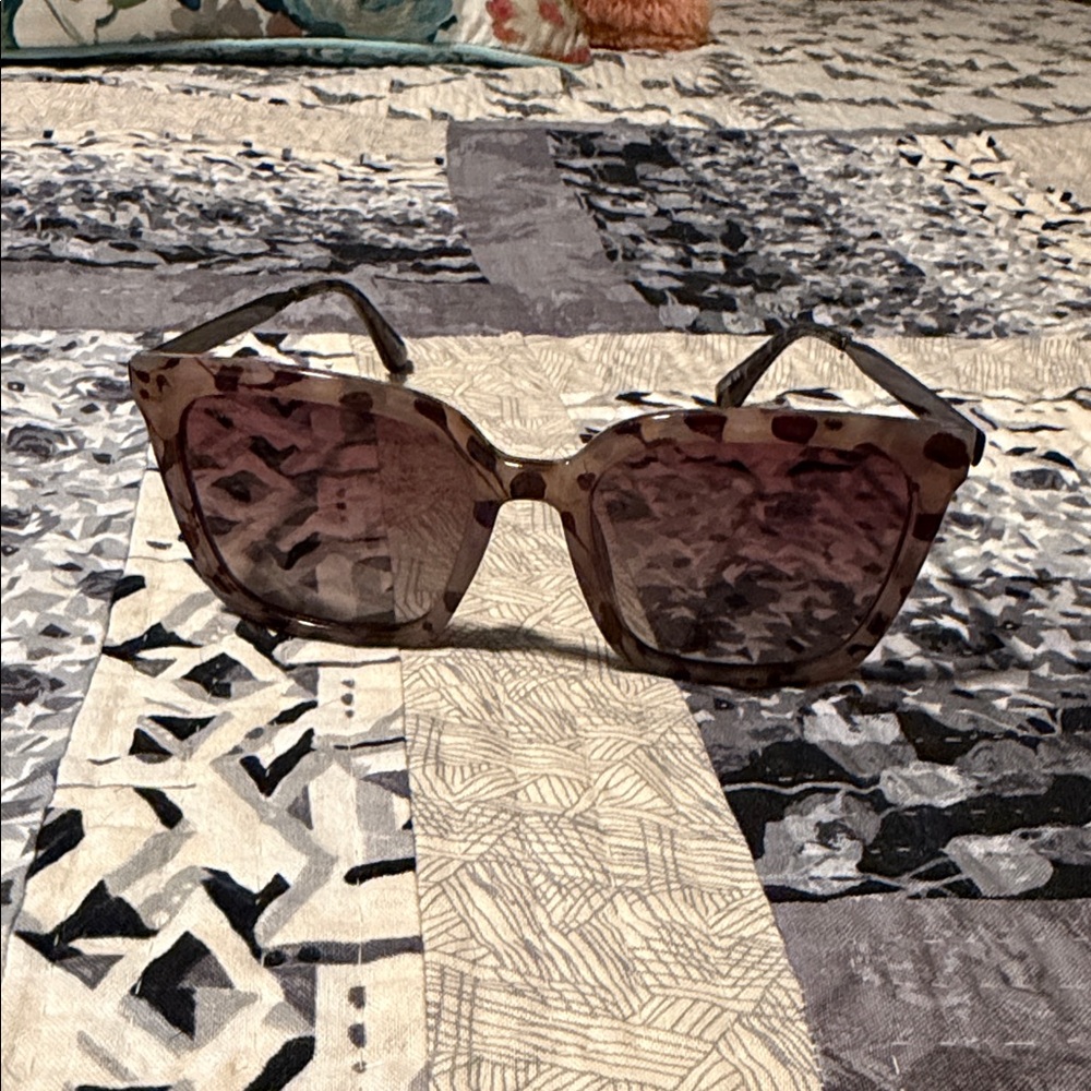 WMP Tortoiseshell Square Women’s Sunglasses - Brown